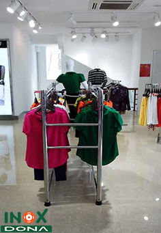Kệ shop thời trang 04